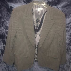 Emily gray with thin white stripe 1 button blazer